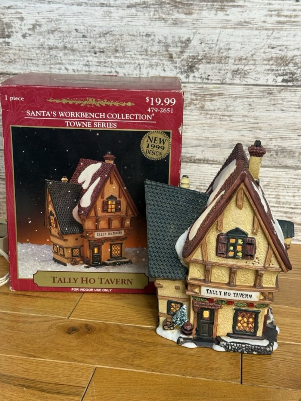 Santa's Workbench 1999 TALLY HO TAVERN  Lighted Building Christmas Village